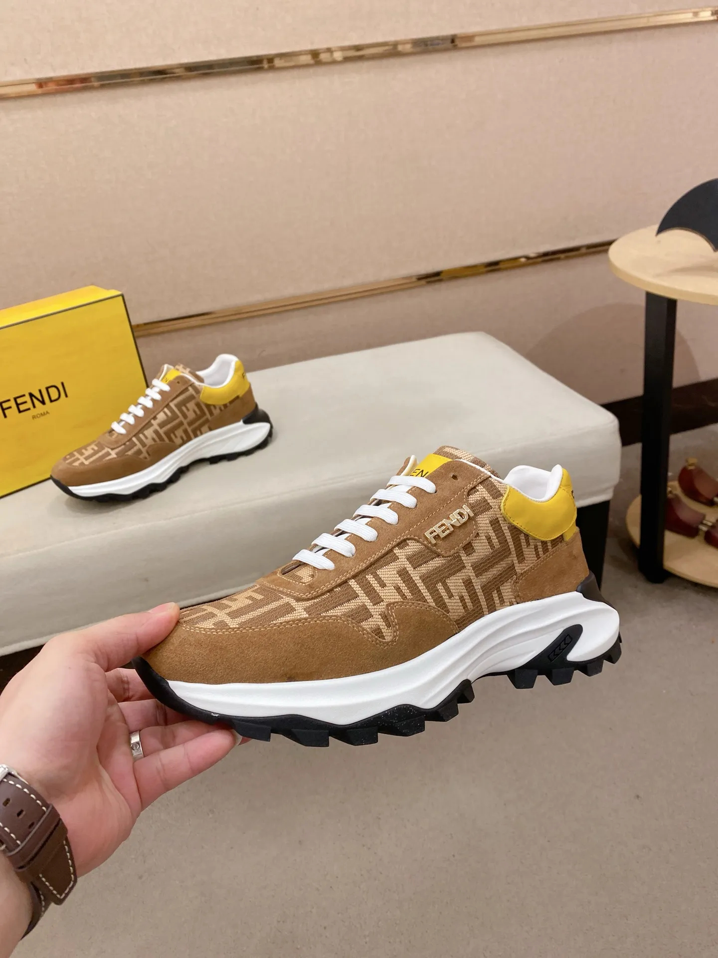 Men's shoes 💰 462💰 (fendi) New style 👊🏻 upper 🇮🇹 imported cowhide fabric 🇩🇪 lining imported sheepskin lining. The original outsole is molded to highlight the identity of every man, and the upper foot is elegant and stable🚶🏻🚶🏻The high-end custom counters reproduce the original version📯No matter the wind or rain, the shoe last remains unchanged and can withstand the verification of time🔍️,🔵 Size: 38-44